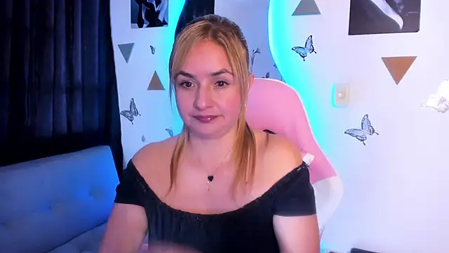 Snapshot of luciamature_ chatting on 1, 12, 2025 luciamature online show from 1, 12, 2025