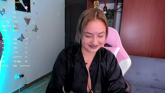 Snapshot of luciamature_ chatting on 10, 2, 2026 luciamature online show from 10, 2, 2026