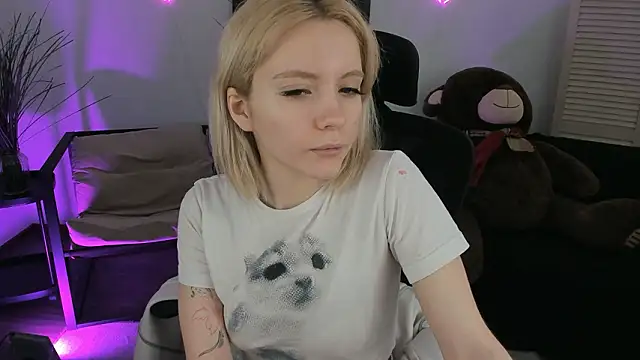 AuroraWrenfield online show from 6, 3, 2026