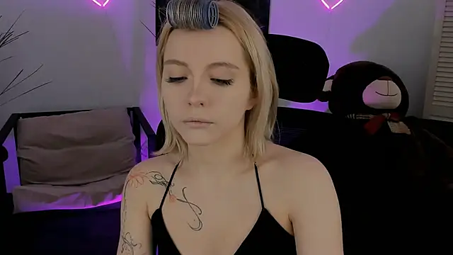 AuroraWrenfield online show from 11, 3, 2026