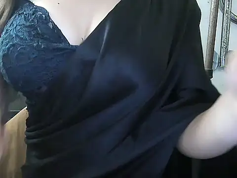 Snapshot of lovepihuu chatting on 13, 10, 2025 lovepihuu online show from 13, 10, 2025