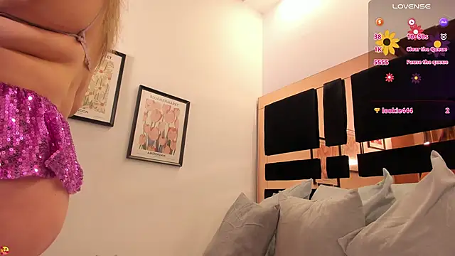 Snapshot of katherinn_gomezz chatting on 10, 11, 2025 katherinn gomezz online show from 10, 11, 2025