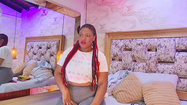 Snapshot of ZOLEY_WATSON chatting on 28, 11, 2025 ZOLEY WATSON online show from 28, 11, 2025