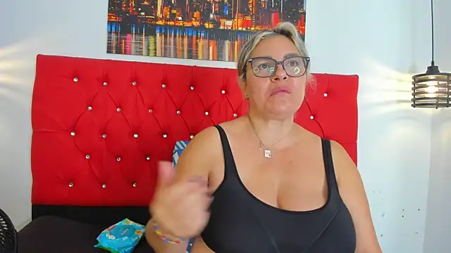 Snapshot of carolinacrus01 chatting on 8, 11, 2025 carolinacrus01 online show from 8, 11, 2025