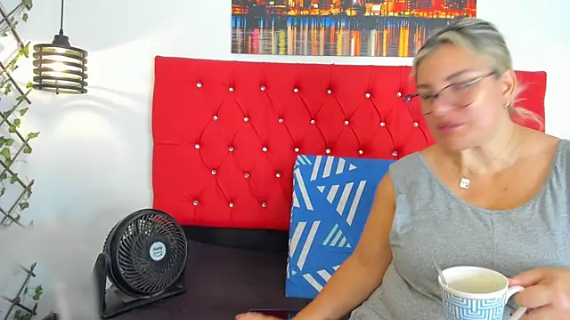 Snapshot of carolinacrus01 chatting on 10, 11, 2025 carolinacrus01 online show from 10, 11, 2025