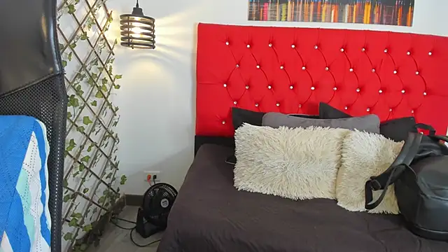 Snapshot of carolinacrus01 chatting on 12, 11, 2025 carolinacrus01 online show from 12, 11, 2025