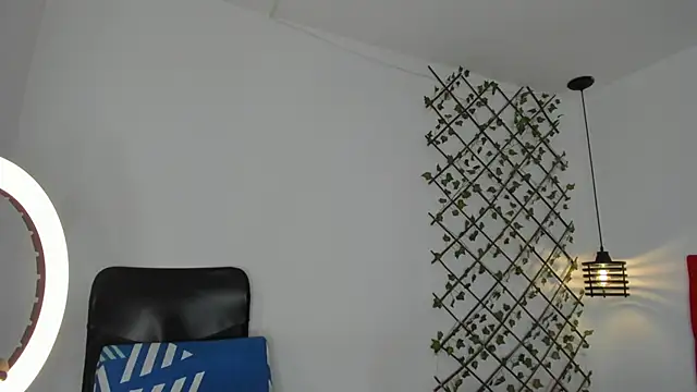 Snapshot of carolinacrus01 chatting on 17, 11, 2025 carolinacrus01 online show from 17, 11, 2025