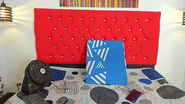 Snapshot of carolinacrus01 chatting on 19, 11, 2025 carolinacrus01 online show from 19, 11, 2025