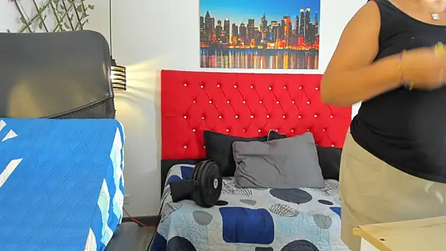 Snapshot of carolinacrus01 chatting on 22, 11, 2025 carolinacrus01 online show from 22, 11, 2025