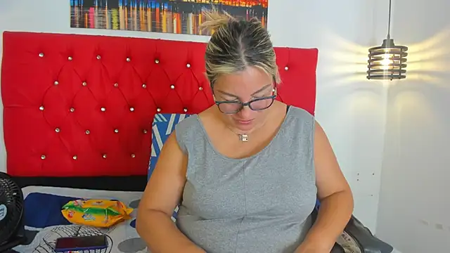 Snapshot of carolinacrus01 chatting on 25, 11, 2025 carolinacrus01 online show from 25, 11, 2025