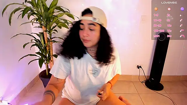 Snapshot of _kat_1995 chatting on 14, 12, 2025 kat 1995 online show from 14, 12, 2025