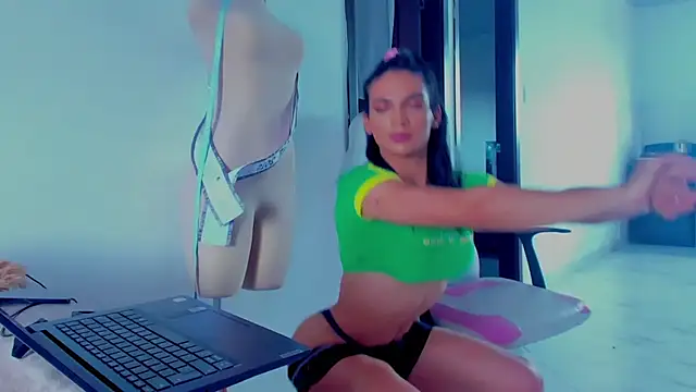 ISA BELLA VZL online show from 15, 4, 2026