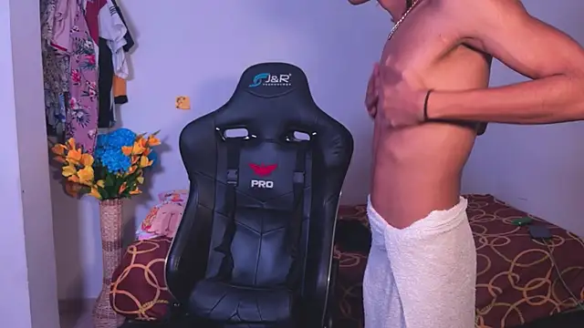 Snapshot of Andrewpetrikov_ chatting on 8, 10, 2025 Andrewpetrikov online show from 8, 10, 2025