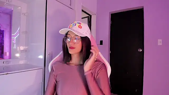 daphne courtis online show from 10, 11, 2025