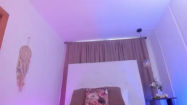 Snapshot of M0lly_Beckers chatting on 27, 10, 2025 M0lly Beckers online show from 27, 10, 2025