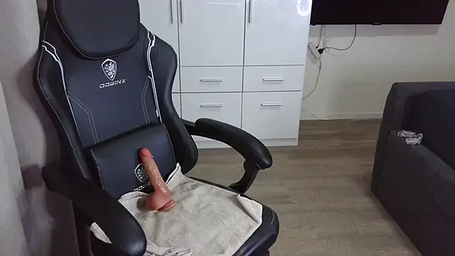 Snapshot of Milo9210 chatting on 5, 10, 2025 Milo9210 online show from 5, 10, 2025