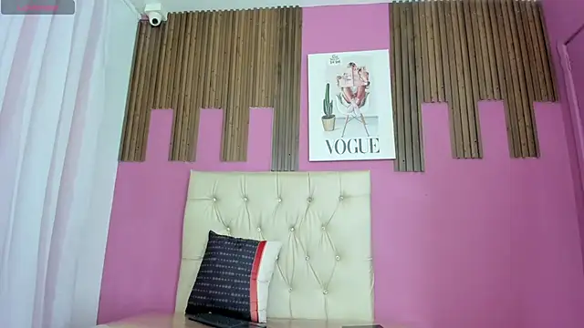 Snapshot of Lucia_Spear chatting on 16, 10, 2025 Lucia Spear online show from 16, 10, 2025