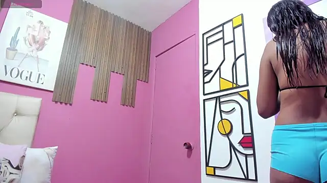 Snapshot of Lucia_Spear chatting on 13, 11, 2025 Lucia Spear online show from 13, 11, 2025