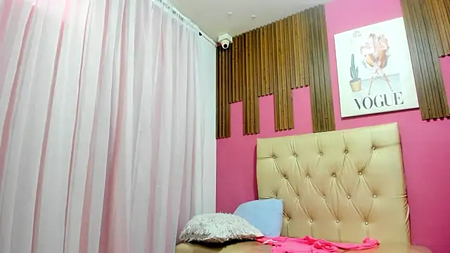 Snapshot of Lucia_Spear chatting on 26, 11, 2025 Lucia Spear online show from 26, 11, 2025