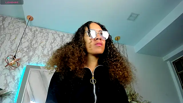 Hanna Cornee  online show from 15, 9, 2025