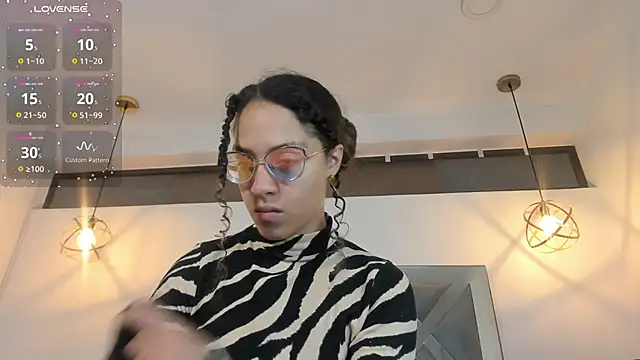 Hanna Cornee  online show from 21, 11, 2025