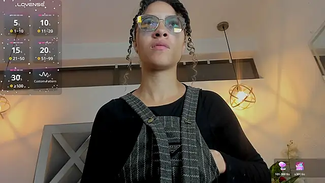 Hanna Cornee  online show from 29, 11, 2025