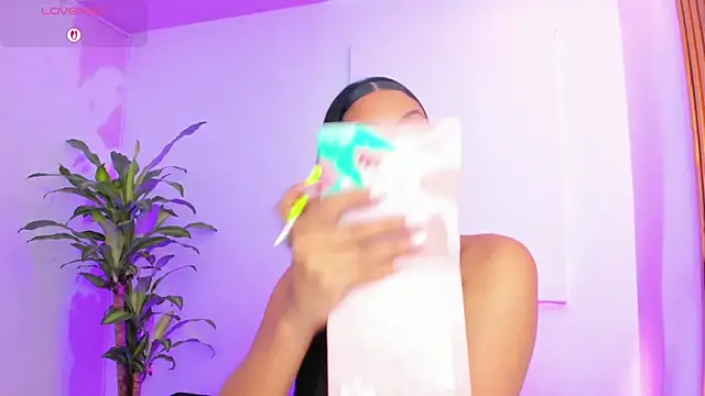 Snapshot of MacarenaSmith chatting on 16, 12, 2025 MacarenaSmith online show from 16, 12, 2025