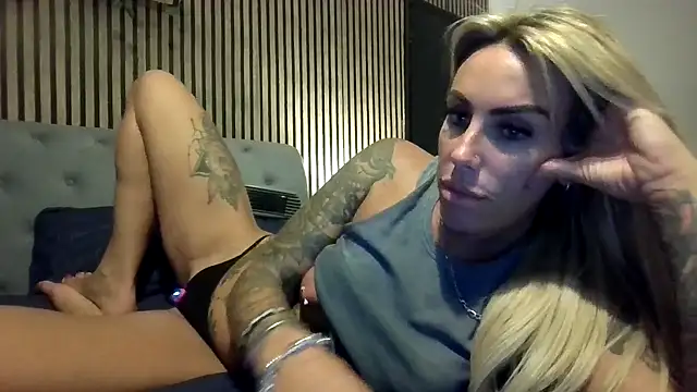 Snapshot of poppyinga1 chatting on 9, 11, 2025 poppyinga1 online show from 9, 11, 2025