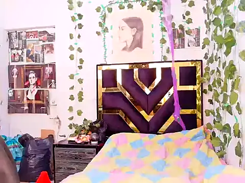 Snapshot of lucywhite13 chatting on 4, 10, 2025 lucywhite13 online show from 4, 10, 2025