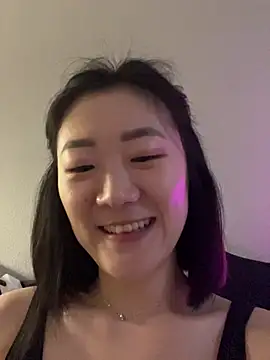 Snapshot of AikoYamada chatting on 28, 10, 2025 AikoYamada online show from 28, 10, 2025