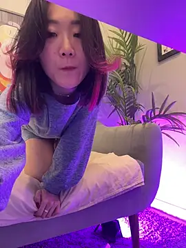 Snapshot of AikoYamada chatting on 4, 11, 2025 AikoYamada online show from 4, 11, 2025