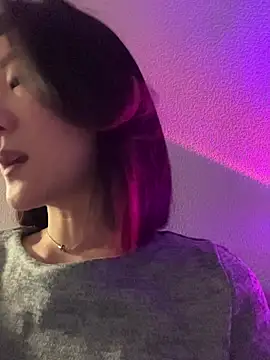 Snapshot of AikoYamada chatting on 11, 11, 2025 AikoYamada online show from 11, 11, 2025