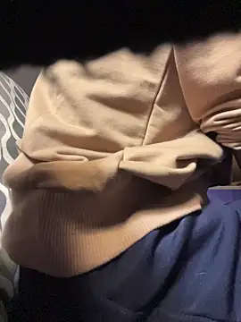 Snapshot of AikoYamada chatting on 22, 11, 2025 AikoYamada online show from 22, 11, 2025