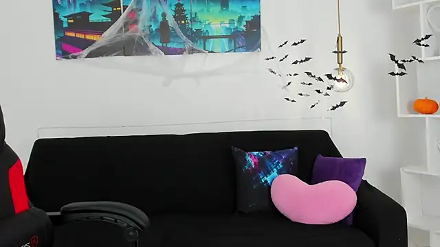 Snapshot of KiraHolli chatting on 27, 10, 2025 KiraHolli online show from 27, 10, 2025