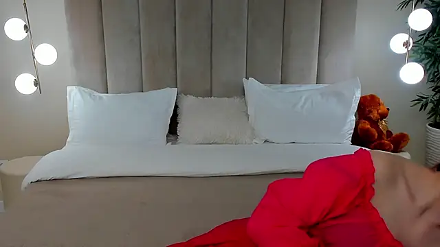 Snapshot of KiraHolli chatting on 23, 11, 2025 KiraHolli online show from 23, 11, 2025