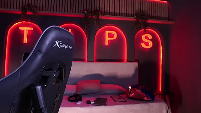 Snapshot of Roma_hells chatting on 8, 9, 2025 Roma hells online show from 8, 9, 2025