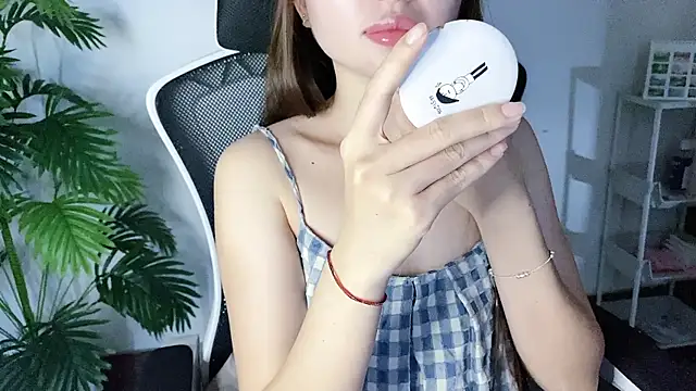 LiLi Sweetie online show from 15, 9, 2025