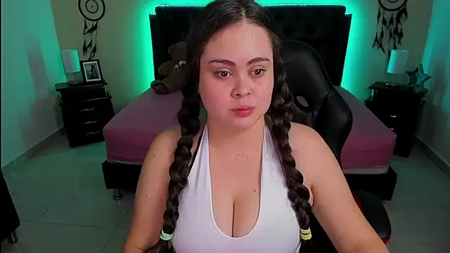 Snapshot of LolaVillalobos chatting on 12, 10, 2025 LolaVillalobos online show from 12, 10, 2025