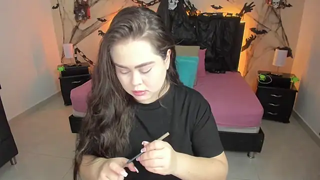 Snapshot of LolaVillalobos chatting on 15, 10, 2025 LolaVillalobos online show from 15, 10, 2025