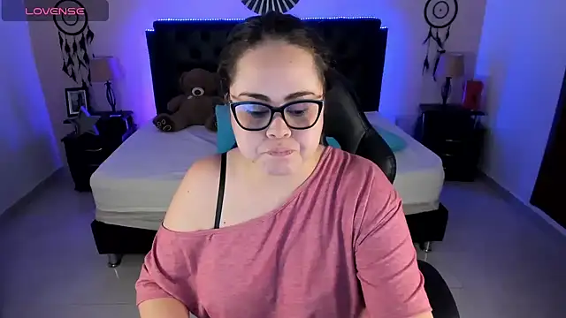 LolaVillalobos online show from 4, 7, 2026