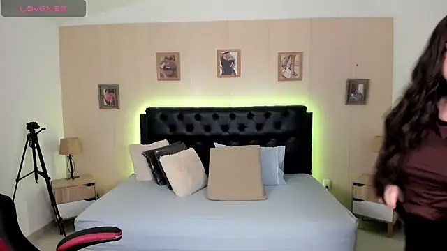 LolaVillalobos online show from 11, 7, 2026