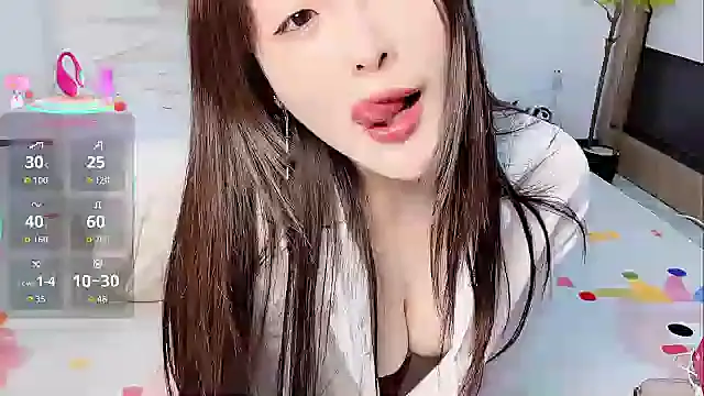 Snapshot of caomei2580 chatting on 4, 12, 2025 caomei2580 online show from 4, 12, 2025