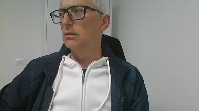 Snapshot of Sensor2000 chatting on 30, 4, 2026 Sensor2000 online show from 30, 4, 2026