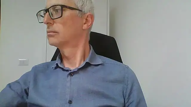 Snapshot of Sensor2000 chatting on 19, 5, 2026 Sensor2000 online show from 19, 5, 2026