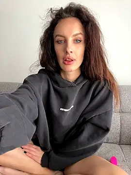 goodgirldevil online show from 28, 10, 2025