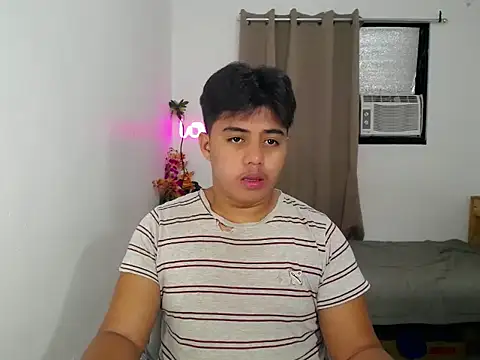 Hugecock2hundle intown online show from 7, 11, 2025