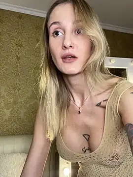 Snapshot of RosieBlossom chatting on 15, 10, 2025 RosieBlossom online show from 15, 10, 2025