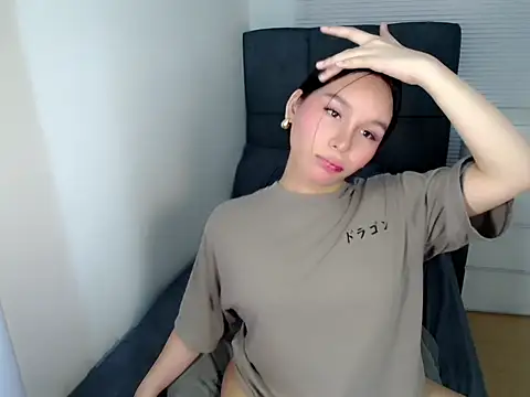 holly tabby online show from 21, 12, 2025