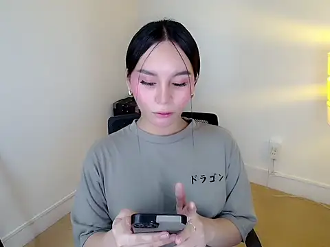 holly tabby online show from 16, 1, 2026