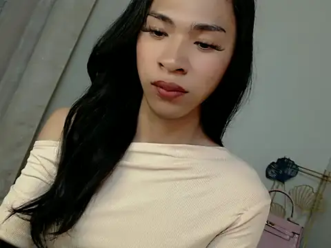 Snapshot of Annaloula chatting on 26, 11, 2025 Annaloula online show from 26, 11, 2025